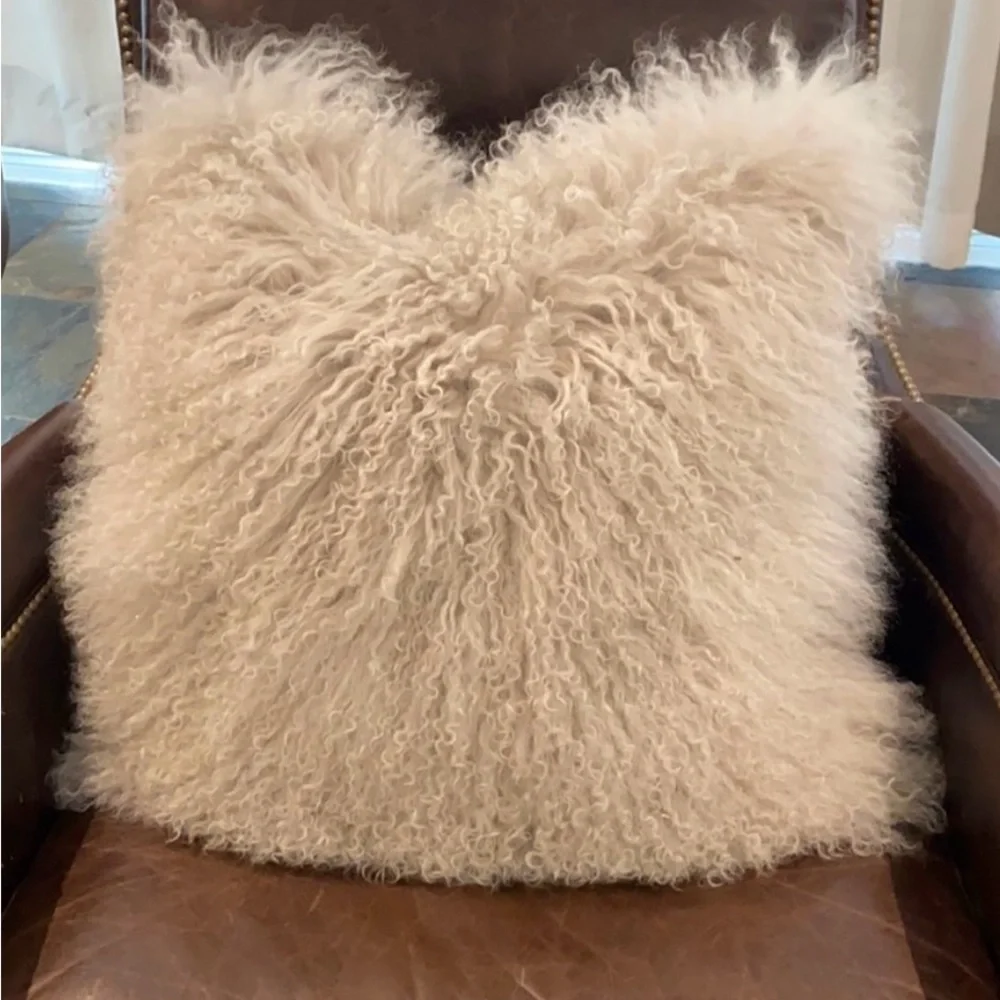 Z Gallerie 100% Mongolian Curly Fur Pillow With Insert Brand New With Tag 🐚